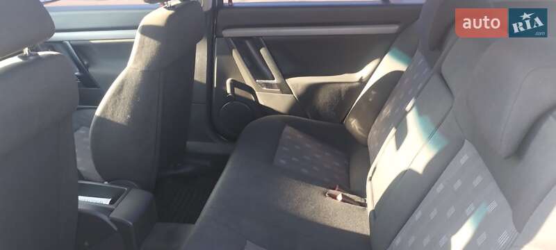 Седан Opel Vectra 2006 в На Новой Боровой