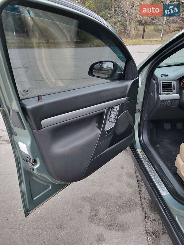 Седан Opel Vectra 2004 в Горишних Плавнях