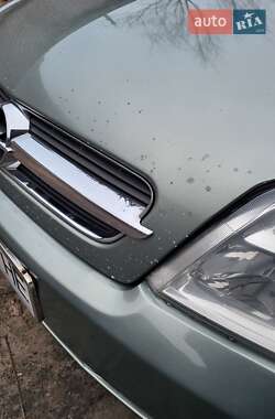Седан Opel Vectra 2004 в Горішніх Плавнях