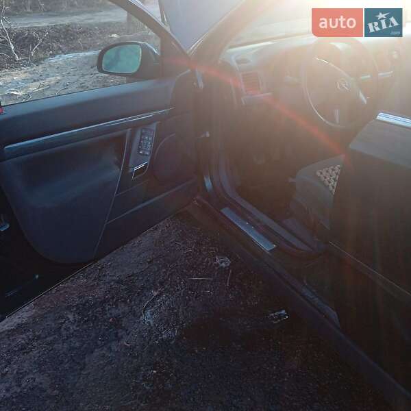 Универсал Opel Vectra 2004 в Литине