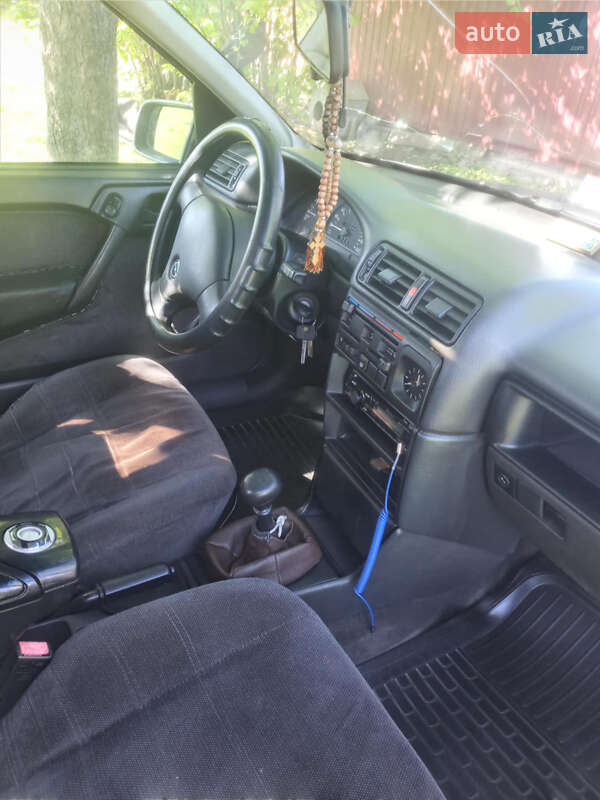 Седан Opel Vectra 1989 в Ичне