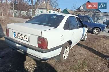 Седан Opel Vectra 1990 в Новомосковске