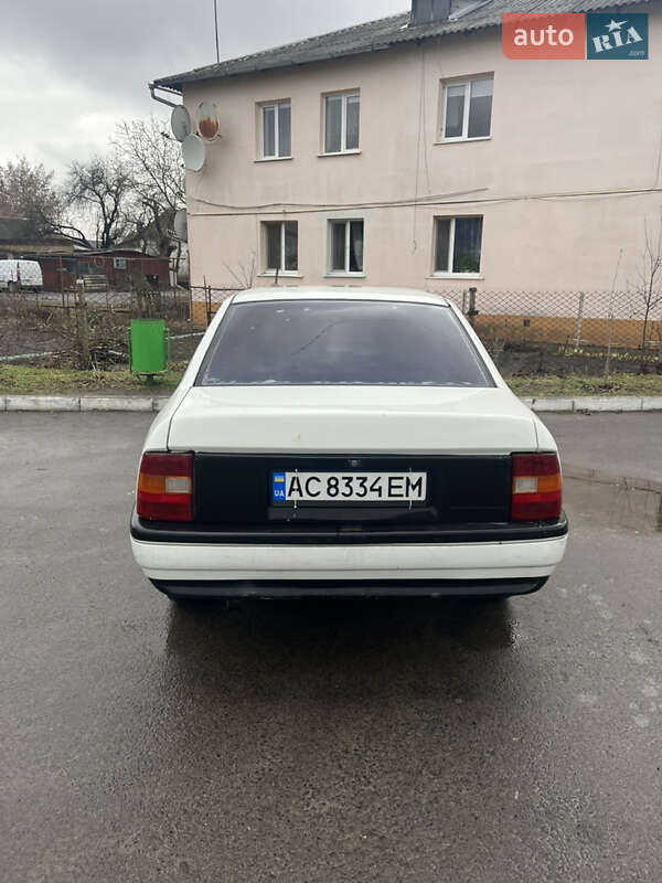 Седан Opel Vectra 1989 в Луцьку