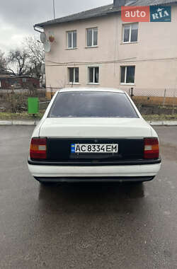 Седан Opel Vectra 1989 в Луцьку