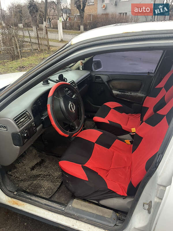 Седан Opel Vectra 1989 в Луцьку