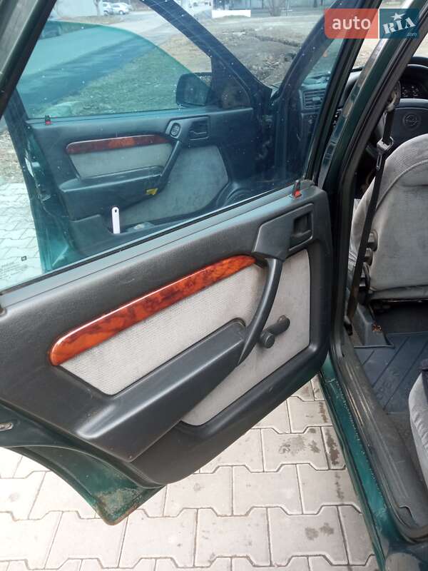 Седан Opel Vectra 1995 в Коломые