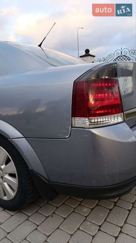 Седан Opel Vectra 2004 в Радехові