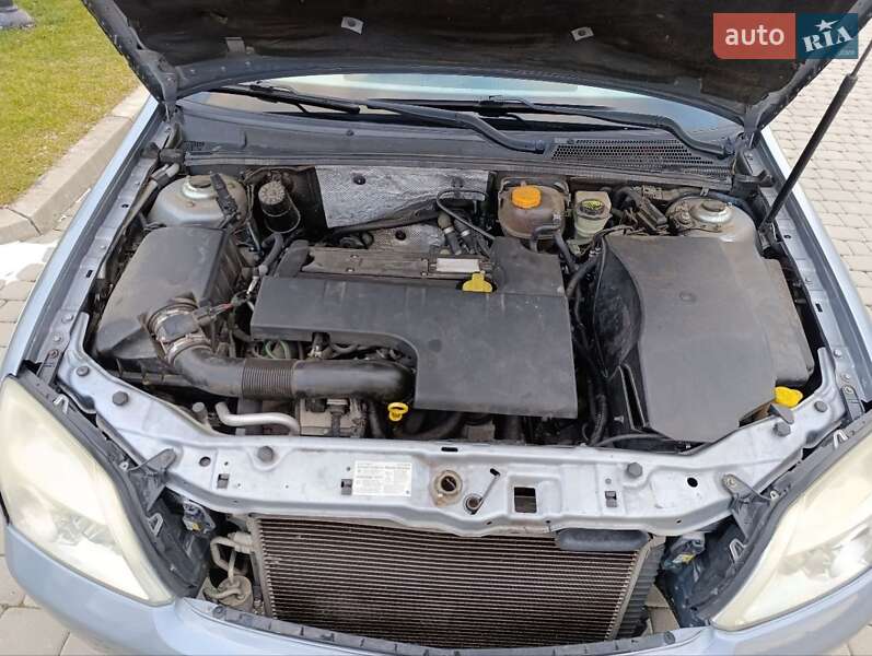 Седан Opel Vectra 2004 в Радехові