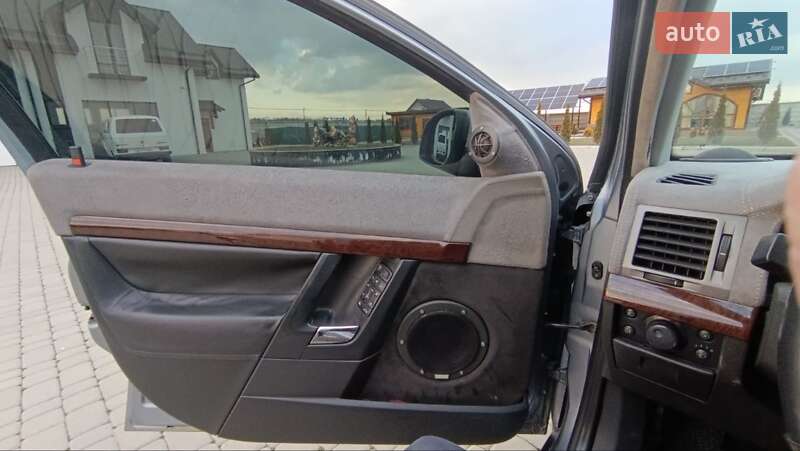 Седан Opel Vectra 2004 в Радехові