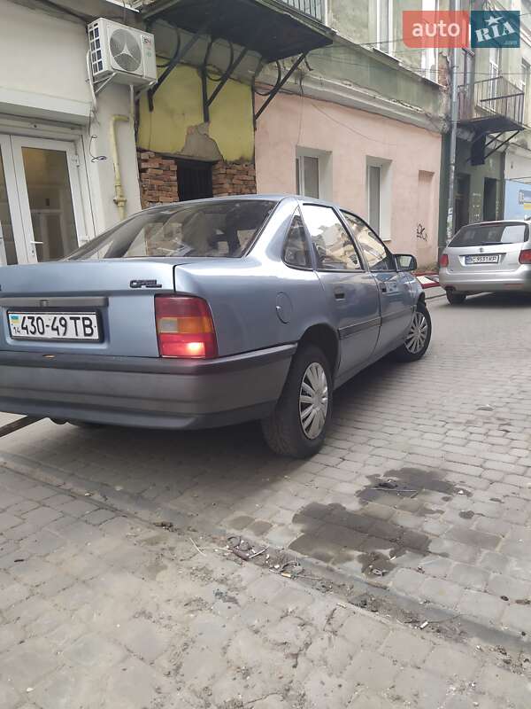 Седан Opel Vectra 1989 в Самборі