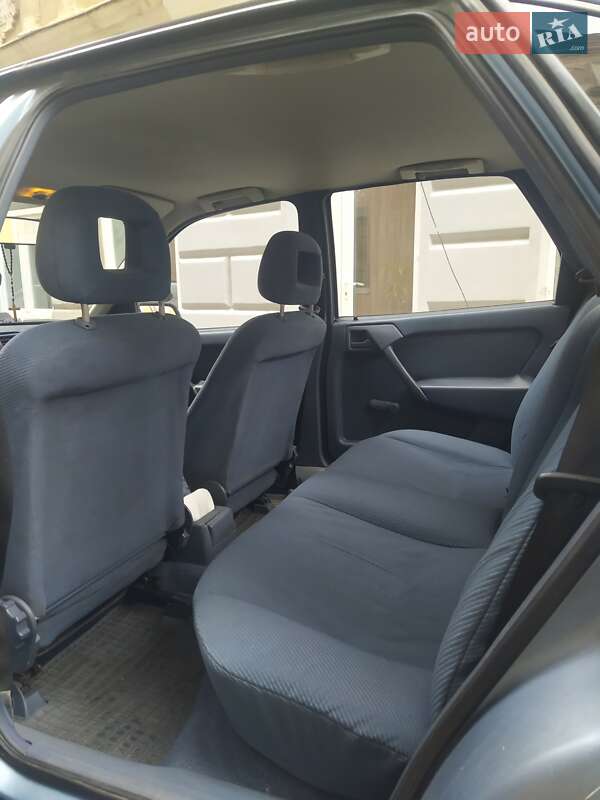 Седан Opel Vectra 1989 в Самборі