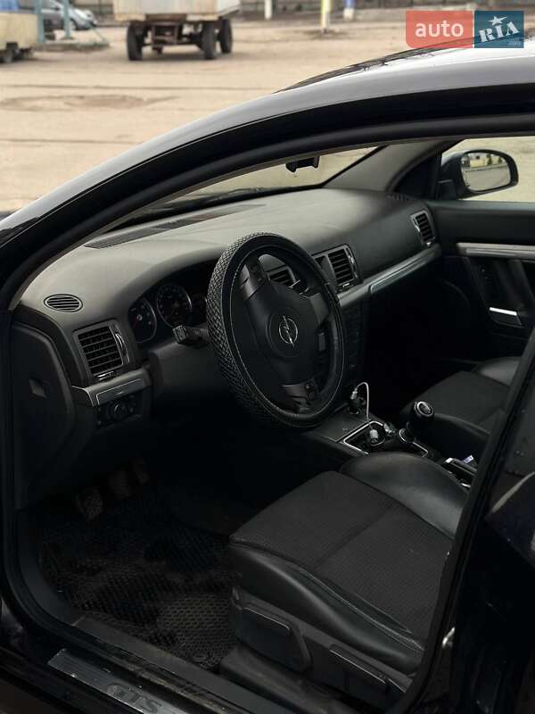 Седан Opel Vectra 2005 в Лозовой