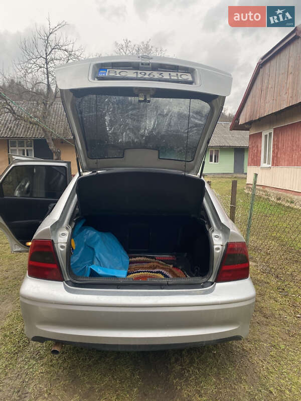 Седан Opel Vectra 2000 в Сколе