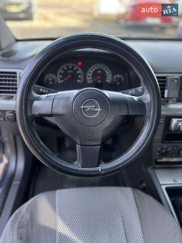 Седан Opel Vectra 2006 в Івано-Франківську
