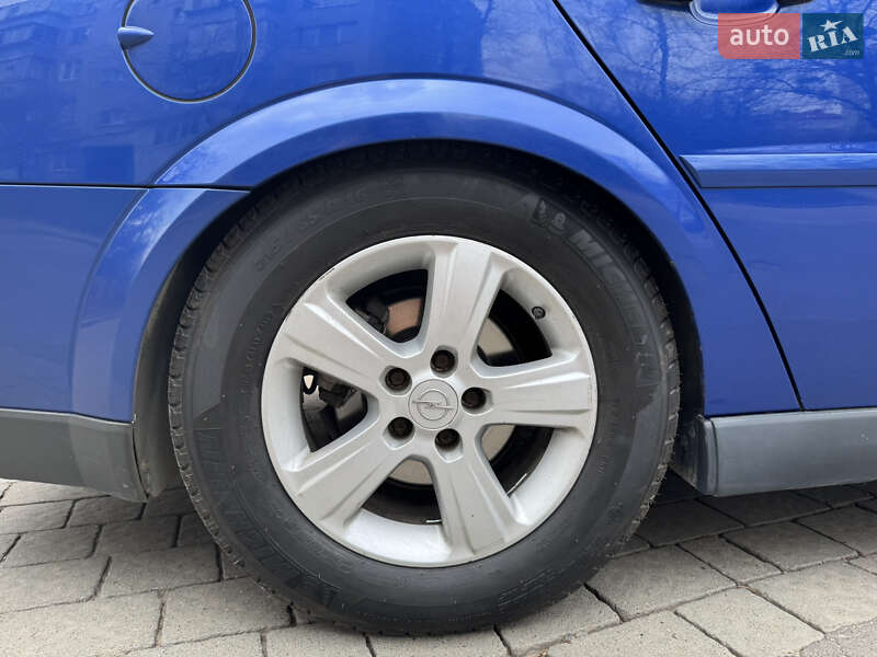 Седан Opel Vectra 2004 в Львові