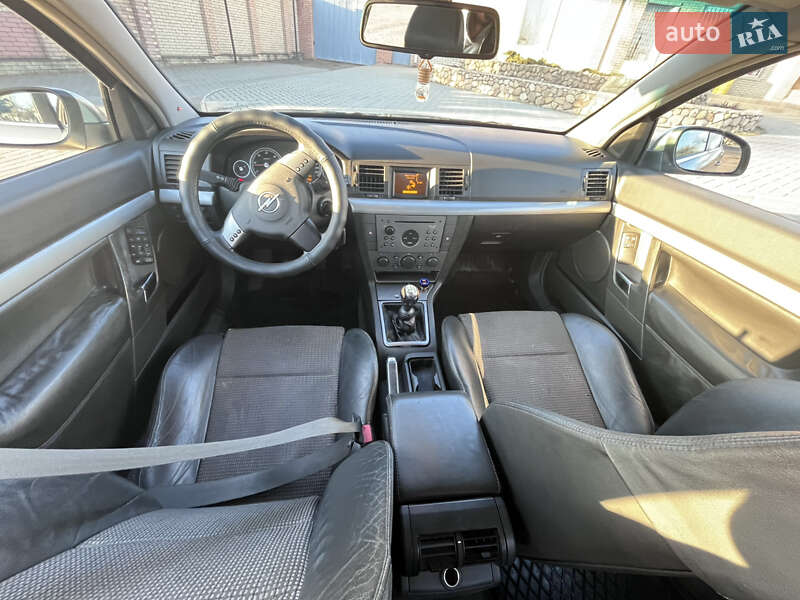 Седан Opel Vectra 2003 в Вознесенске