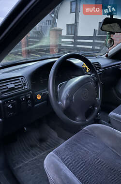 Ліфтбек Opel Vectra 1995 в 