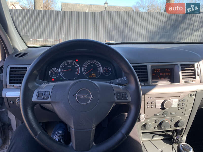 Лифтбек Opel Vectra 2006 в Чернигове