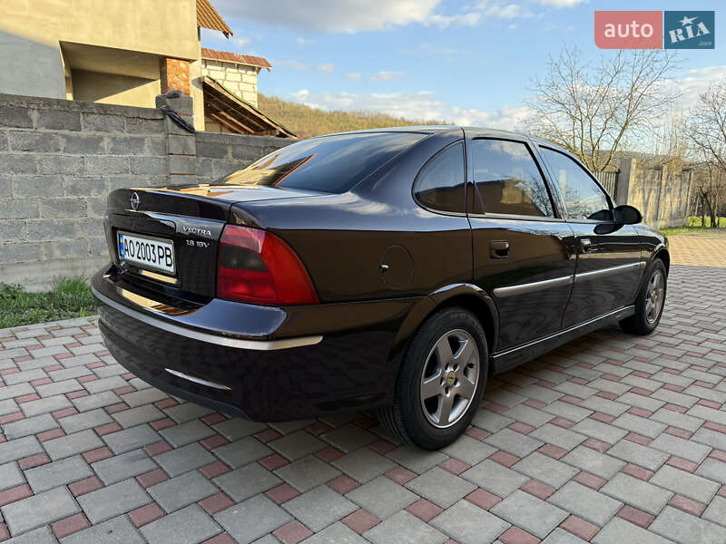 Седан Opel Vectra 2000 в Хусте