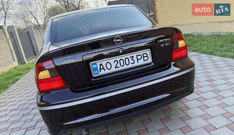 Седан Opel Vectra 2000 в Хусте