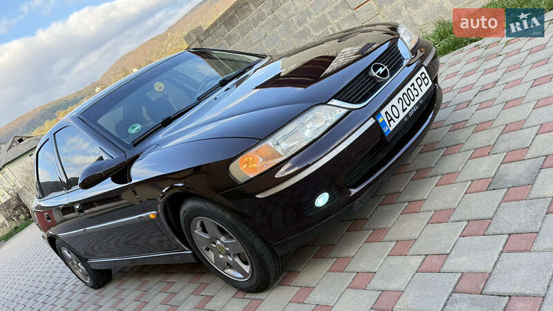 Седан Opel Vectra 2000 в Хусте
