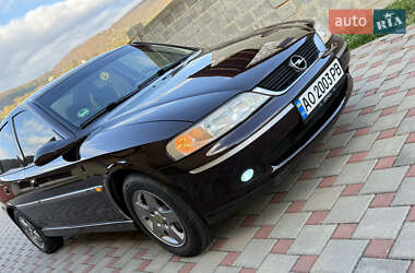 Седан Opel Vectra 2000 в 