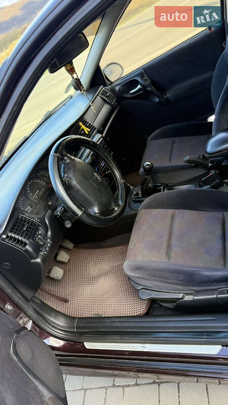 Седан Opel Vectra 2000 в Хусте