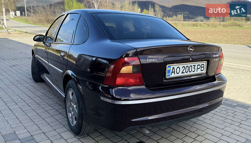Седан Opel Vectra 2000 в Хусте