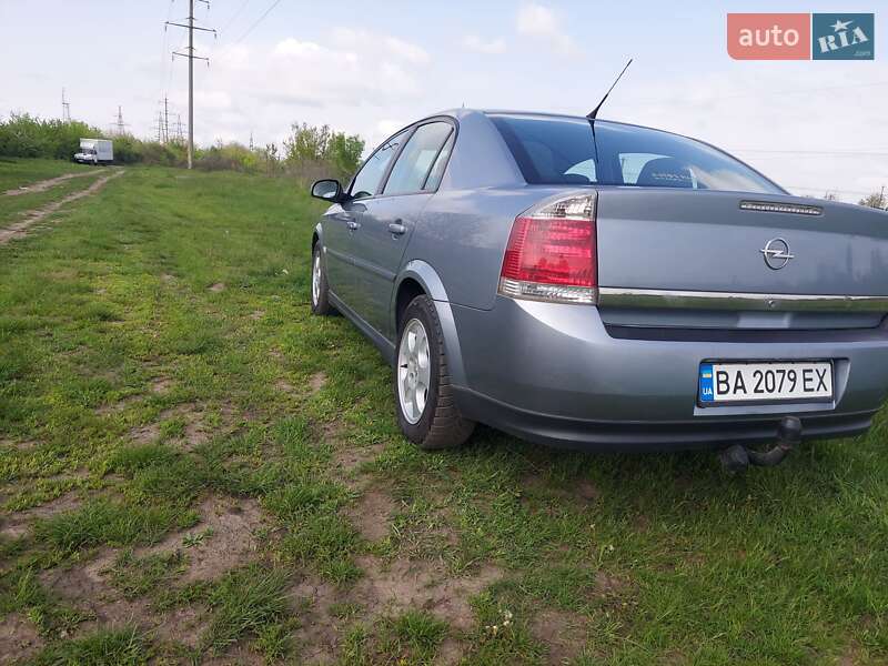 Седан Opel Vectra 2004 в Новомиргороде