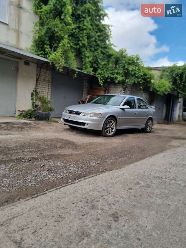 Седан Opel Vectra 1999 в Харькове