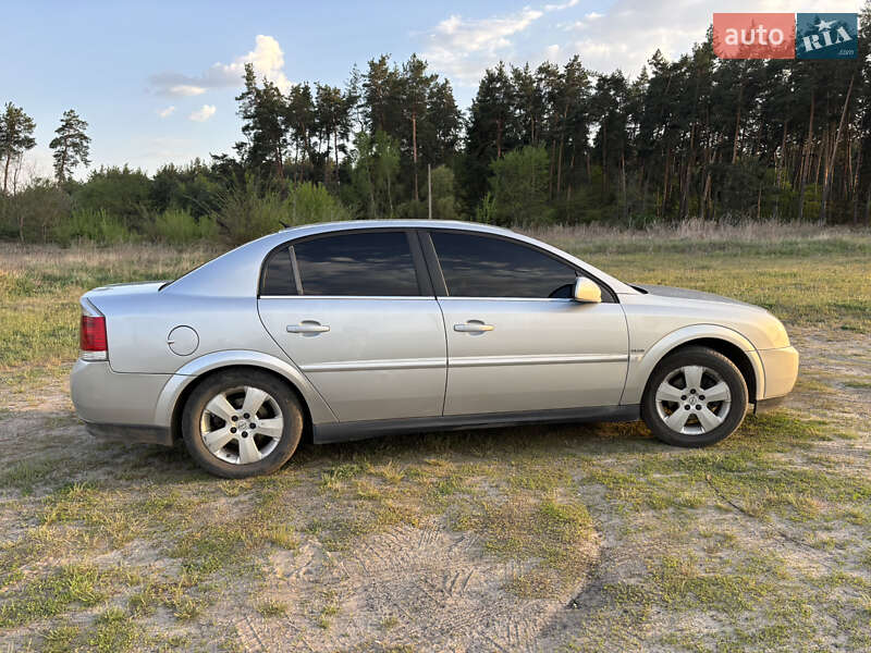 Седан Opel Vectra 2004 в Змиеве