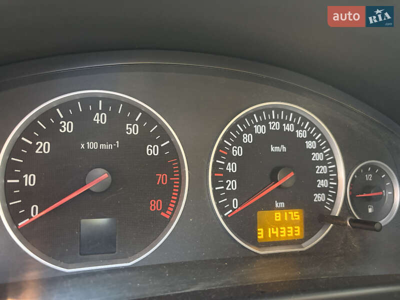 Седан Opel Vectra 2004 в Змиеве