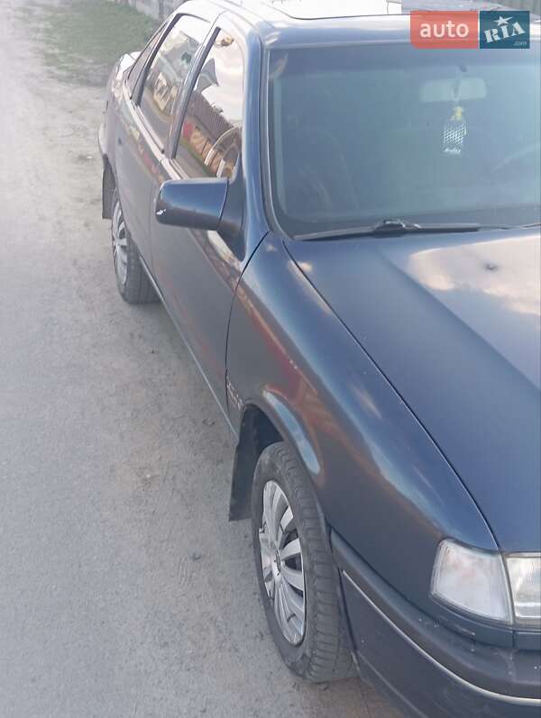 Седан Opel Vectra 1990 в Клевані