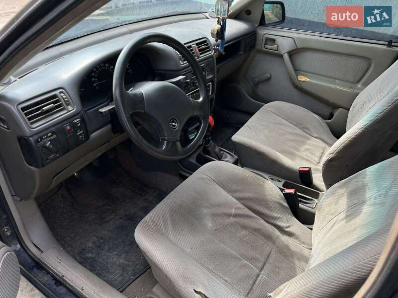 Седан Opel Vectra 1991 в Благовіщенську