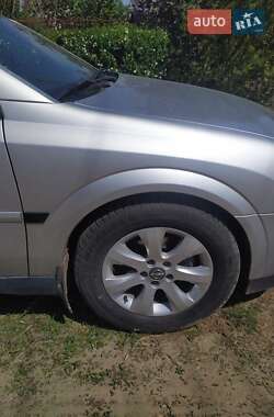 Седан Opel Vectra 2004 в 