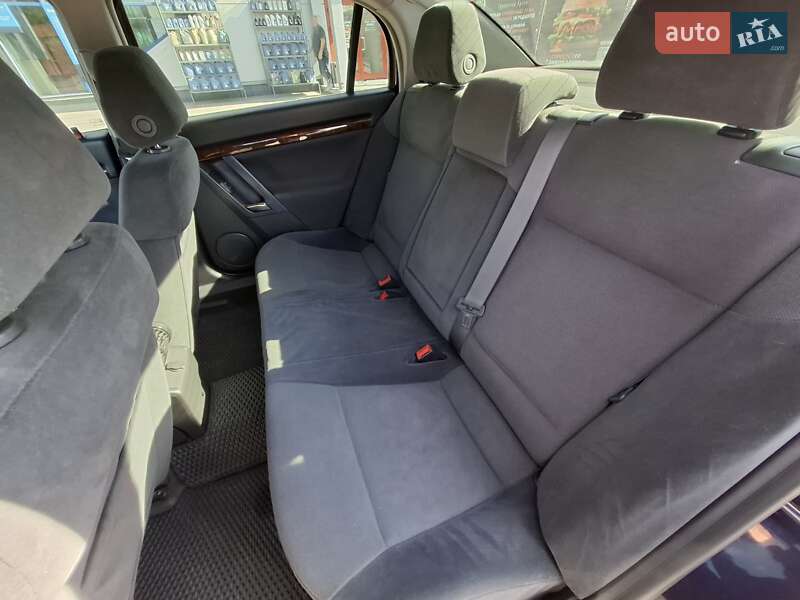 Седан Opel Vectra 2004 в Миколаєві