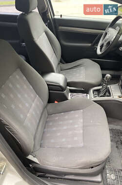 Лифтбек Opel Vectra 2004 в 