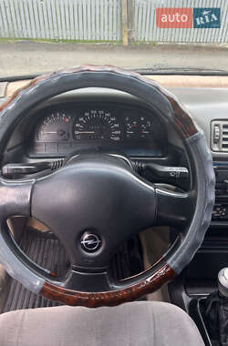 Лифтбек Opel Vectra 1990 в 