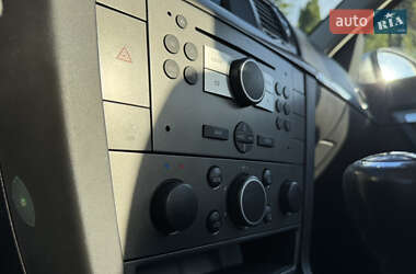 Седан Opel Vectra 2005 в 