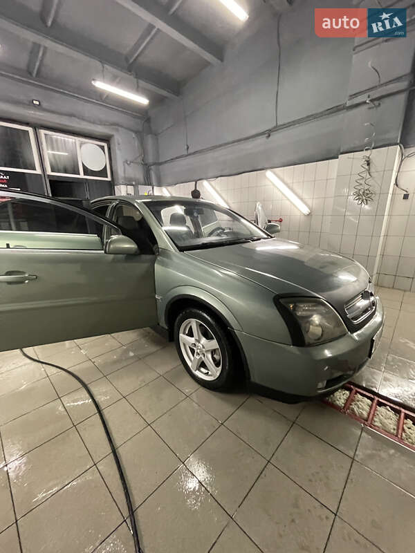 Седан Opel Vectra 2004 в Львове