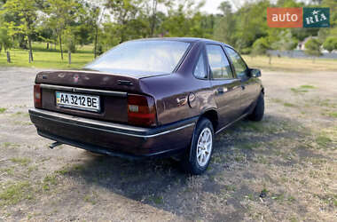 Седан Opel Vectra 1992 в 