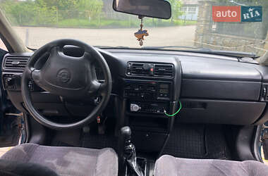 Седан Opel Vectra 1995 в 