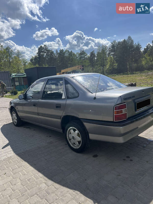 Седан Opel Vectra 1992 в Яворове