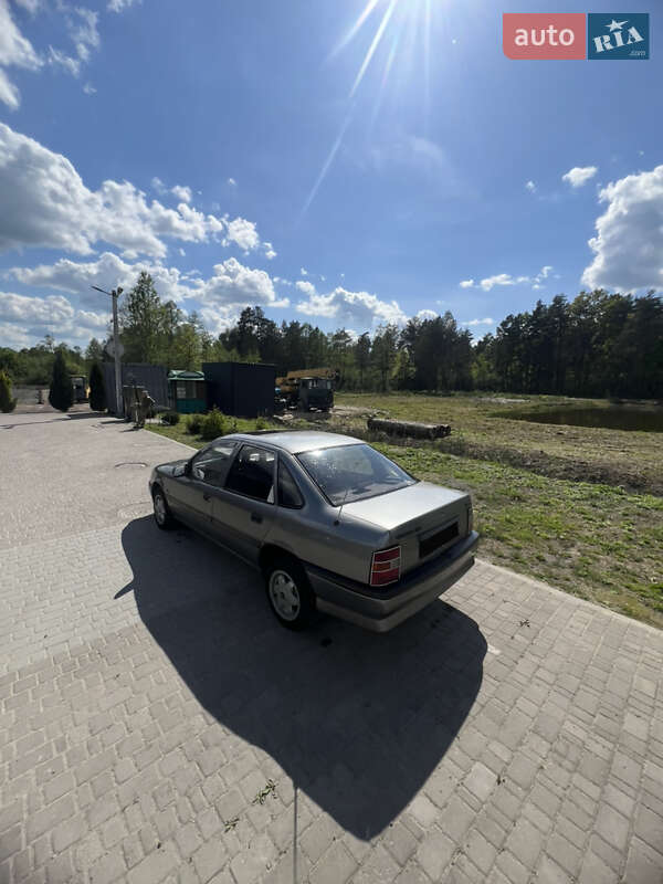 Седан Opel Vectra 1992 в Яворове