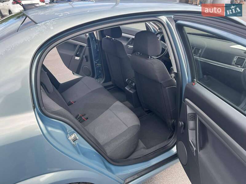 Седан Opel Vectra 2005 в Гайсине