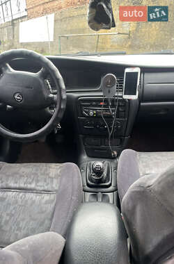 Ліфтбек Opel Vectra 1998 в 