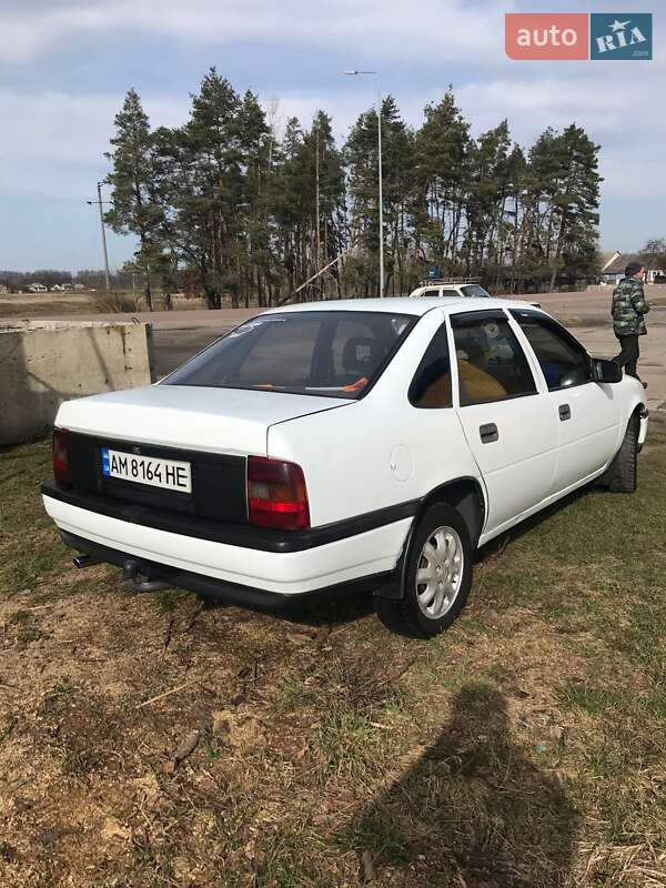 Седан Opel Vectra 1990 в Чуднові