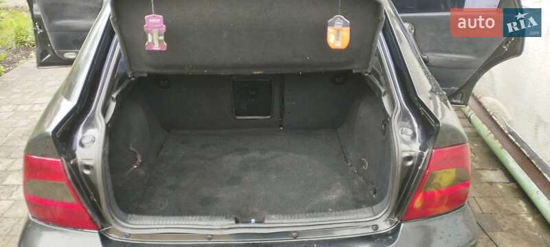 Ліфтбек Opel Vectra 2000 в Городку