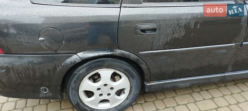 Ліфтбек Opel Vectra 2000 в Городку