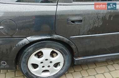 Лифтбек Opel Vectra 2000 в 